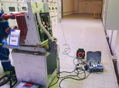 PKV/M7 testing on vacuum circuit breaker ABB VD4/P